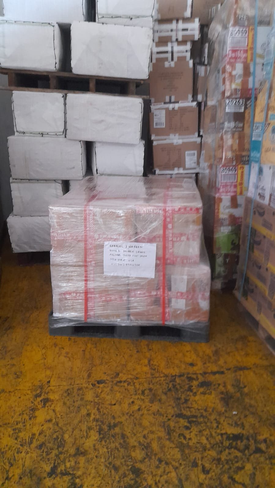 Gudang dan operasional pengiriman InterMove